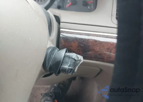 2004 Mercury Grand Marquis Gs z USA, uszkodzony, nr VIN 2MEFM74W74X669720